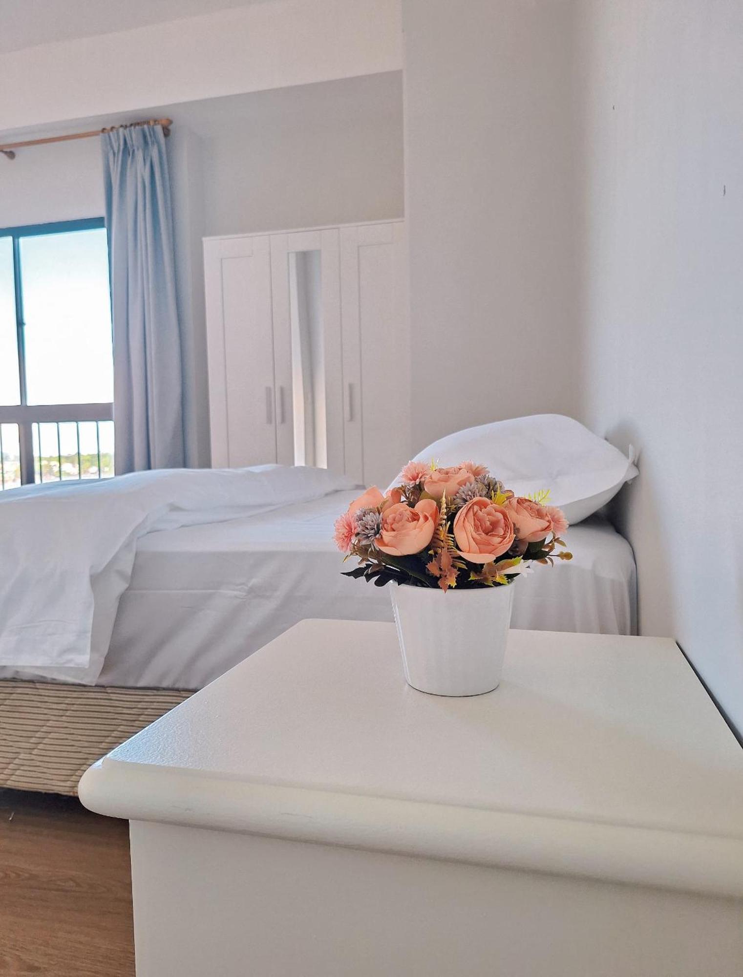 Cozzzy Hut Riverbank Suites Kuching With Spectacular River View Zewnętrze zdjęcie